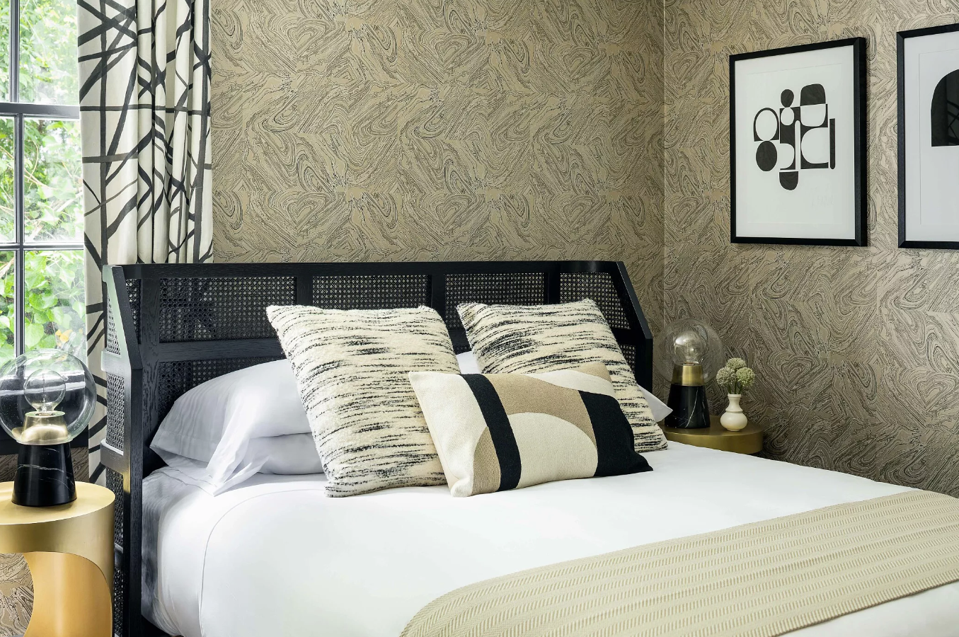 Richard Queen Room Package