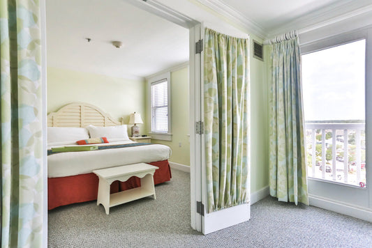 King Deluxe Suite at Mansion House Inn Package