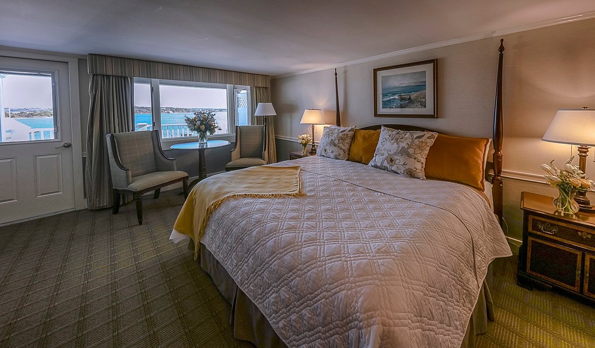 Small Guest Room at Harborside Inn Package