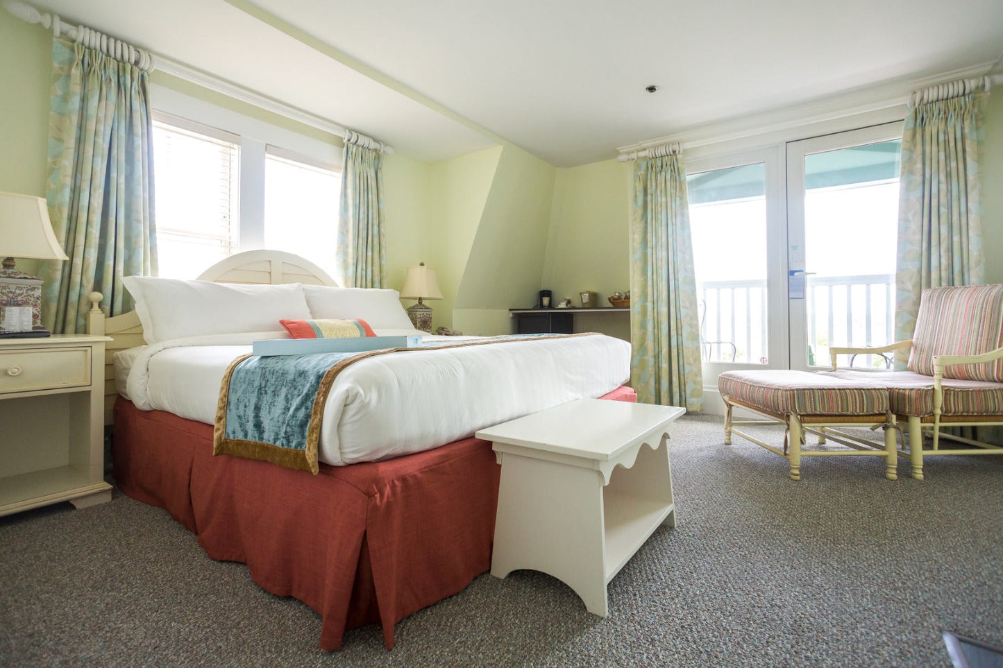 King Waterview with Sleeper at Mansion House Inn Package