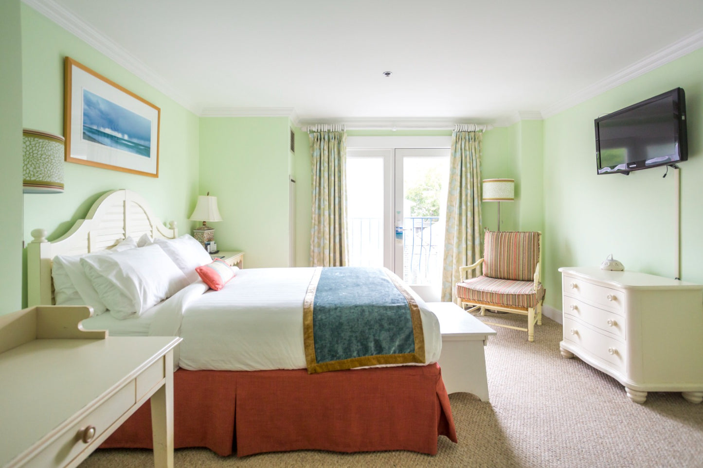 Queen Bedroom at Mansion House Inn Package